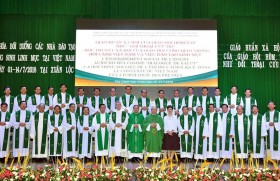 Khóa thường huấn lần thứ VI dành cho các nhà đào tạo những ứng sinh linh mục tại Việt Nam. (WHĐGMV)